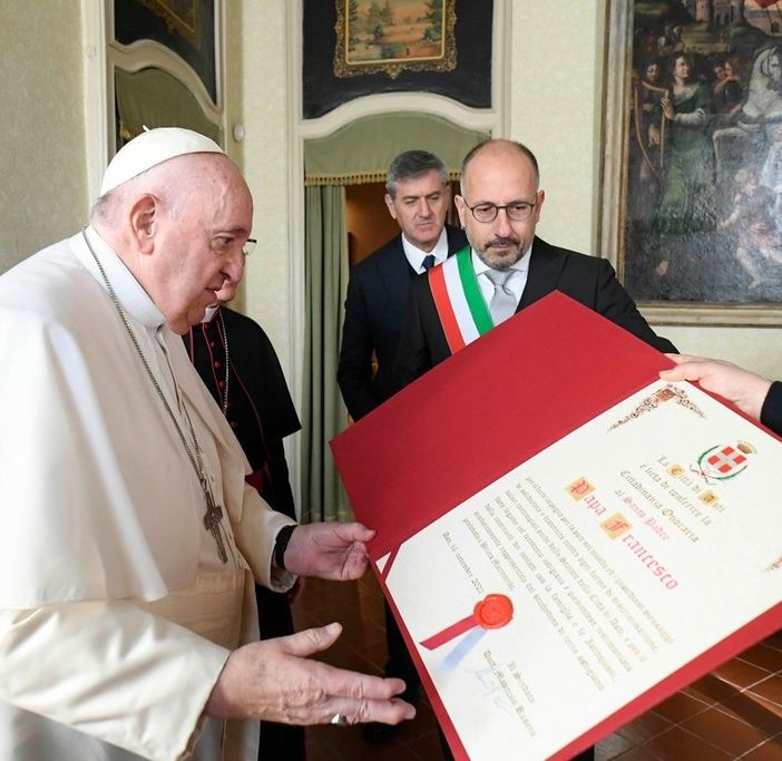 Uno scatto della visita astigiana del Papa nel novembre 2022