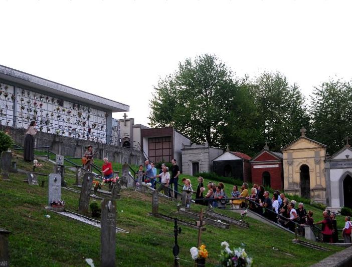 Domenica al cimitero di Castagnole Monferrato torna a grande richiesta lo spettacolo &quot;Dormono... sulle colline&quot;
