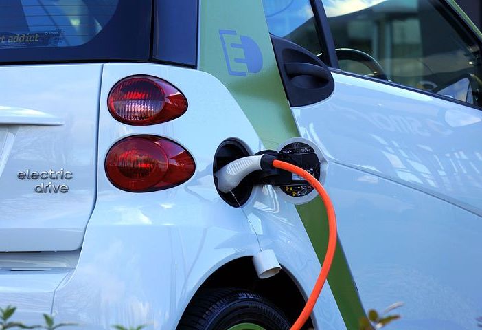 Auto green, in Piemonte aumenta la voglia di vetture elettriche o ibride: +56,5% nel 2018