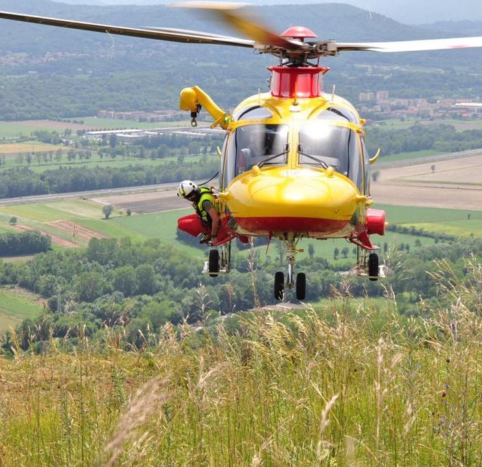 Gravissimo incidente sul lavoro a Quarto d'Asti, uomo precipita da ponteggio all'esterno di una carrozzeria