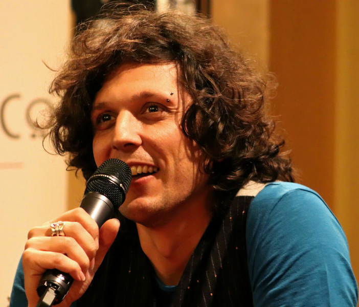 Oggi Ermal Meta al Palco 19 di Asti. Parole che diventano musica, con lui Massimo Cotto