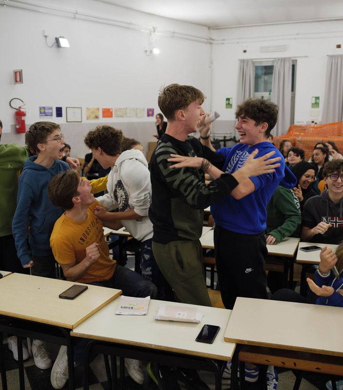 L'esultanza degli studenti del Pellati