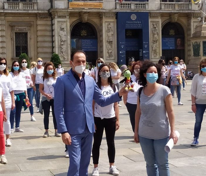 Protesta di scuole paritarie e private davanti alla Regione, Cirio: “Ci faremo sentire con il governo”