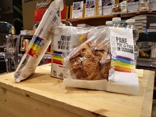 Pane e grissini di farina ucraina nei supermercati del Piemonte per aiutare il paese in guerra
