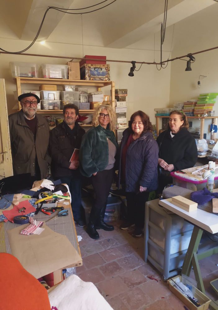 I restauratori Nicola di Aramengo nel laboratorio di Viscè: da sin Gian Luigi Nicola, Nicola Pisano, Viscè, Anna Rosa Nicola, Gianna Tognin.