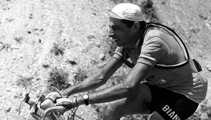 &quot;Volavo con lui&quot;, il mito di Fausto Coppi a teatro con &quot;Quelli dell'isola&quot;