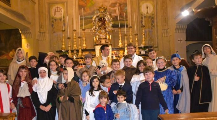 A Montechiaro i ragazzi festeggiano la 'Notte dei Santi', alternativa ad Halloween