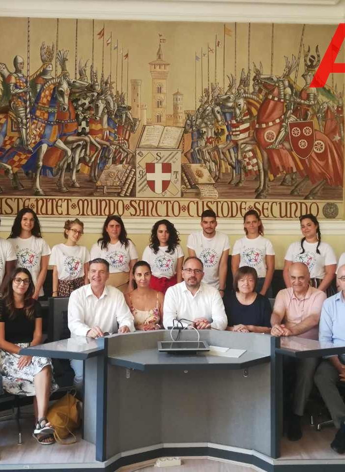 I relatori con i ragazzi del servizio civile