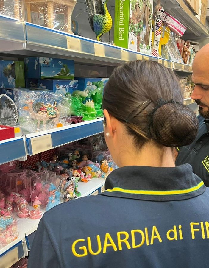La Guardia di finanza sequestra più di 3mila prodotti non a norma tra Asti, Nizza, Canelli e Montegrosso [VIDEO]