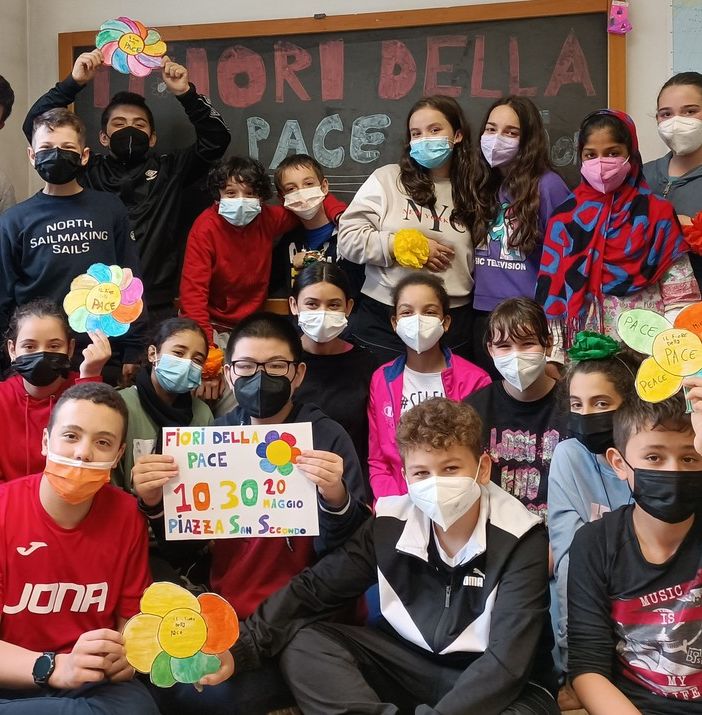 Ad Asti 'I fiori della pace', 800 alunni insieme alla Rete Welcoming