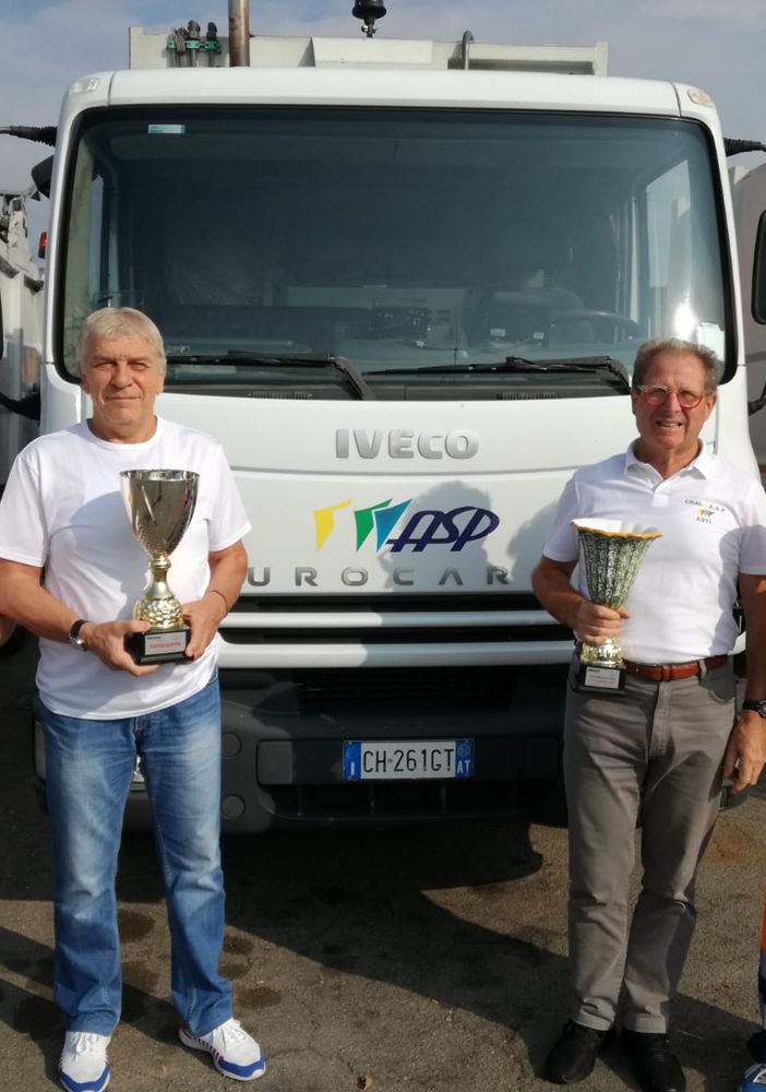 Da dx: il vincitore della guida dei camion Rinaldo Bussolino, alla sua sinistra Claudio Vercelli, vincitore bowling, alla sua sinistra il presidente del CRAL, Piero Amerio e Bussolino Cesare