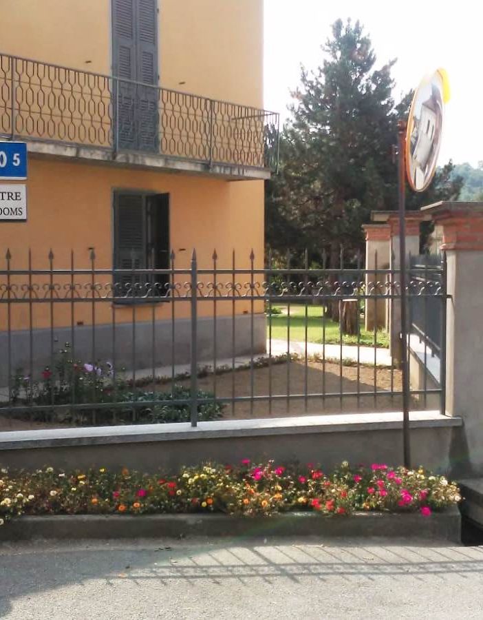 A Castelnuovo Belbo i cartelli per il controllo del vicinato e un gruppo whatsapp per la sicurezza