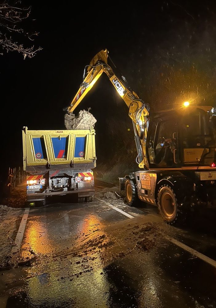 Foto dell'intervento di Cassinasco grazie a Ermes degli operatori stradali della provincia di Asti
