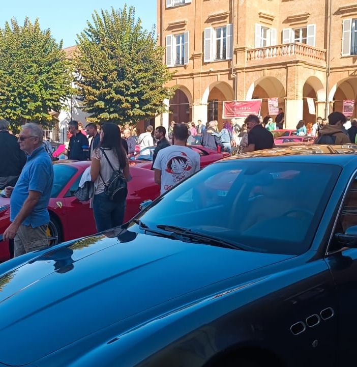 Il ritrovo Ferrari &amp; Supercar a Castelnuovo Belbo per la decima edizione [FOTO]