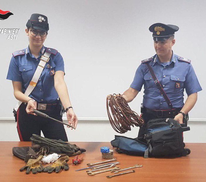 Romeno 26enne sorpreso a rubare cavi di rame nell'ex Way Assauto: arrestato