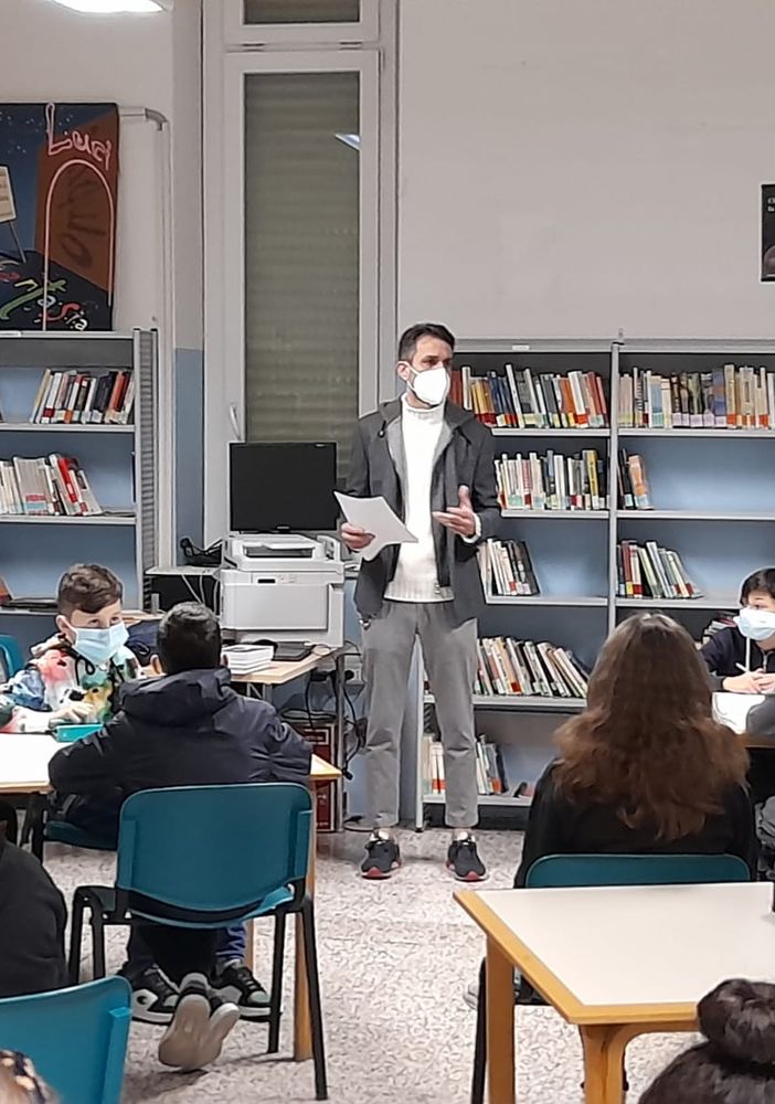 Gli studenti della &quot;Gancia&quot; di Canelli a lezione di &quot;gialli&quot; con lo scrittore Franco Monero
