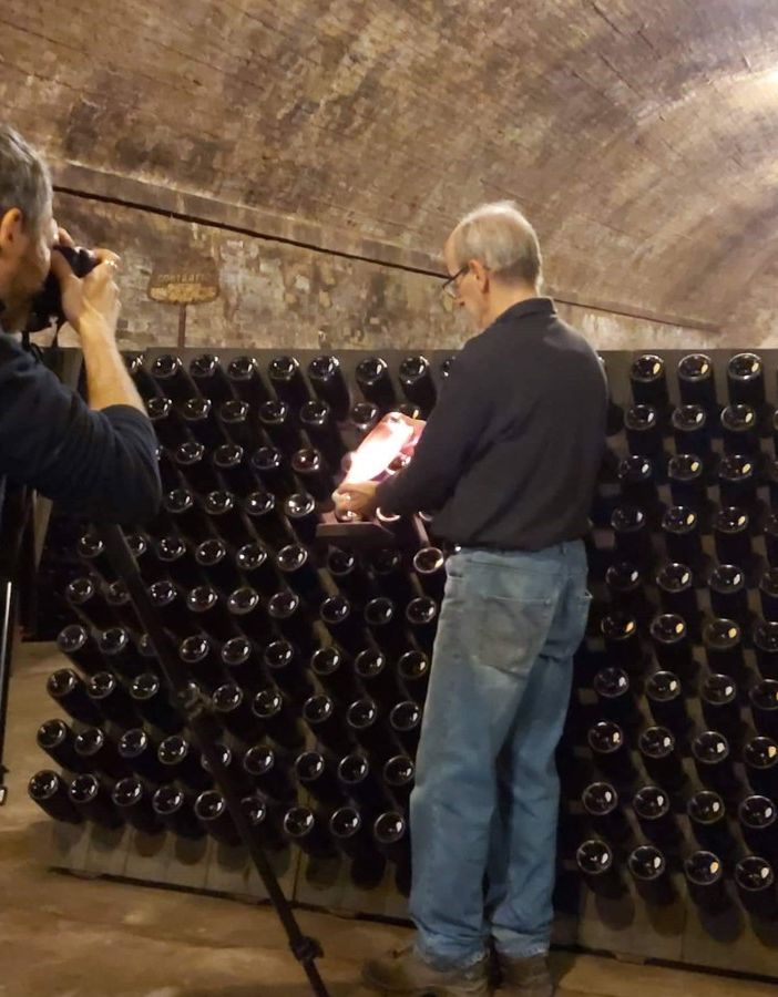 Fotografo in visita alle cattedrali sotterranee di Canelli
