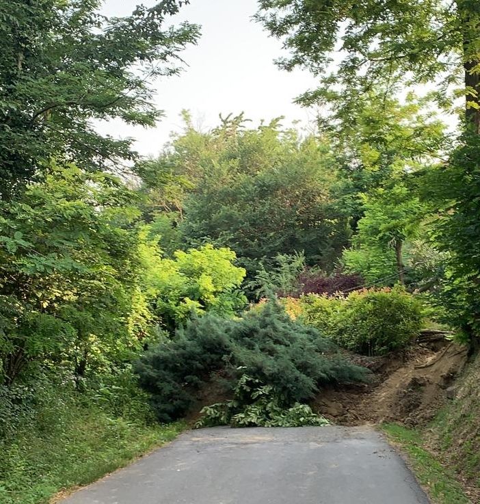 La frana in strada San Michele