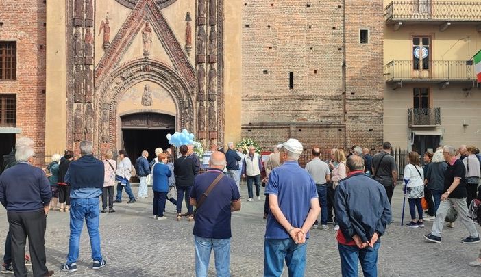 Le immagini delle esequie al Duomo di Chivasso