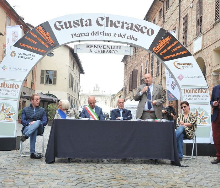 E' tempo di &quot;Gusta Cherasco&quot;, la manifestazione delle eccellenze ristorative, agroalimentari e turistiche [FOTO E VIDEO]
