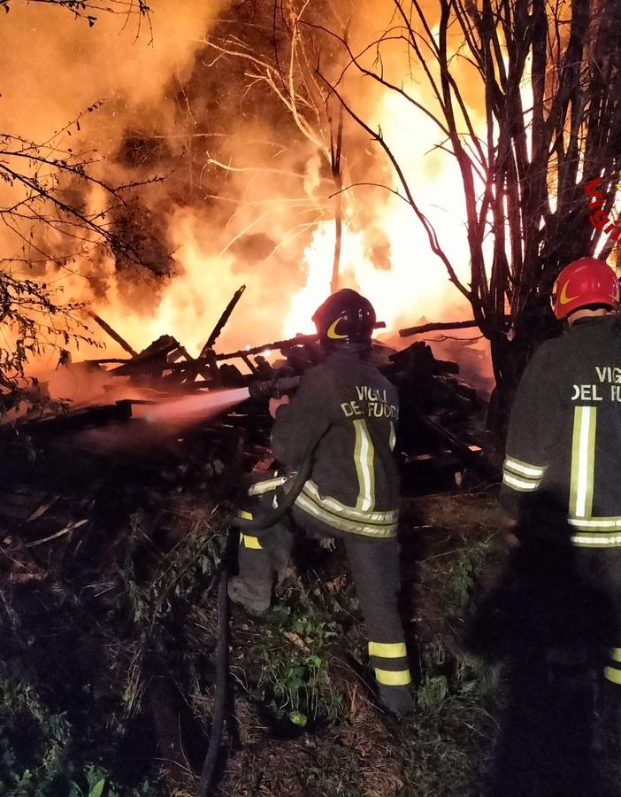 Immagine d'archivio, non riferita all'incendio in corso di spegnimento
