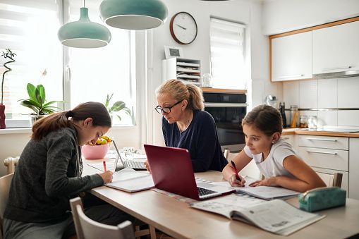 INPS, istruzioni per usufruire del congedo Covid per chi ha figli in quarantena scolastica