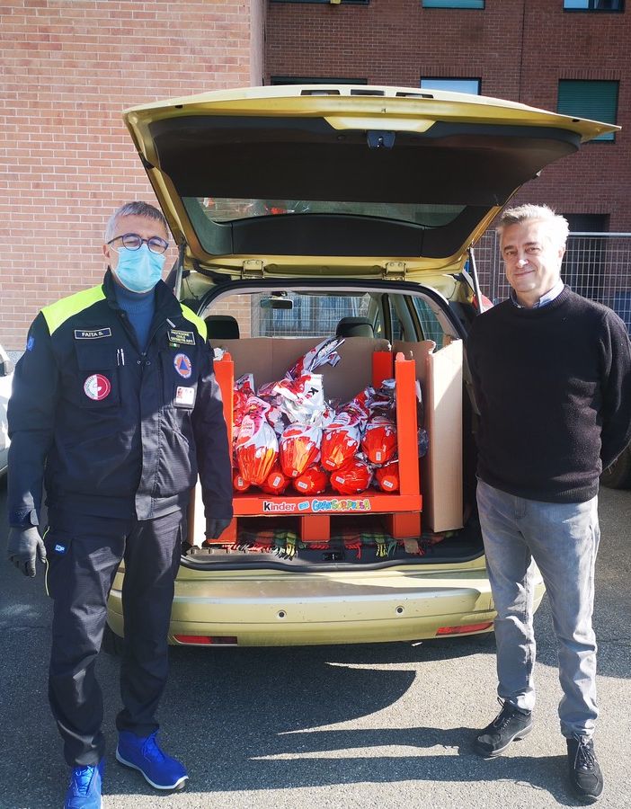 L'associazione di Protezione Civile Geometri Asti, dona uova pasquali al &quot;Mago di Oz&quot; e all'AMA di Asti