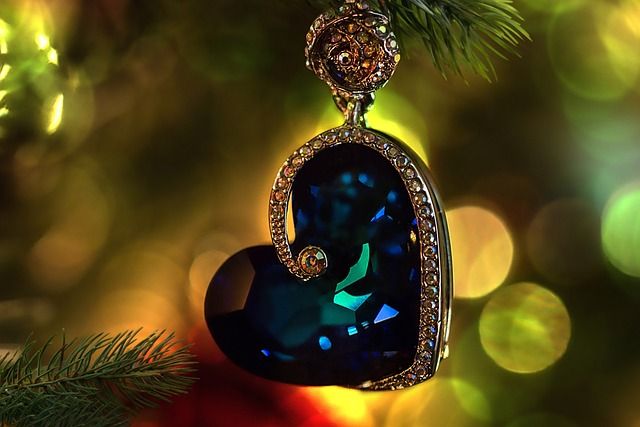 Gioielli da regalare a Natale: 4 must have per non sbagliare