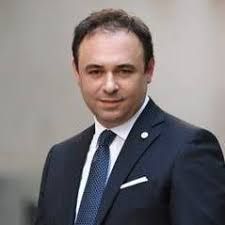 &quot;Non inviterò  le persone a venire il 4 maggio in Piazza Alfieri alle 10,30, ma mi metterò un cartello andando in ufficio&quot;. L'appello per ritornare al lavoro delle Partite Iva astigiane