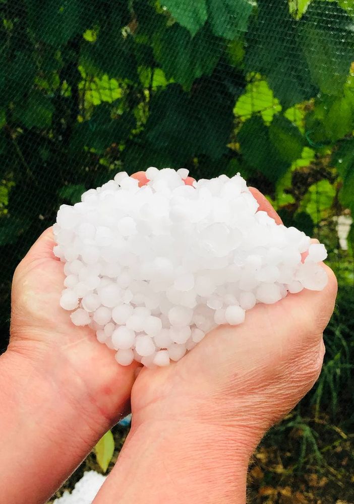 Grandine a Mombaldone - foto di Mariangela Bonifacino da Dati Meteo Asti