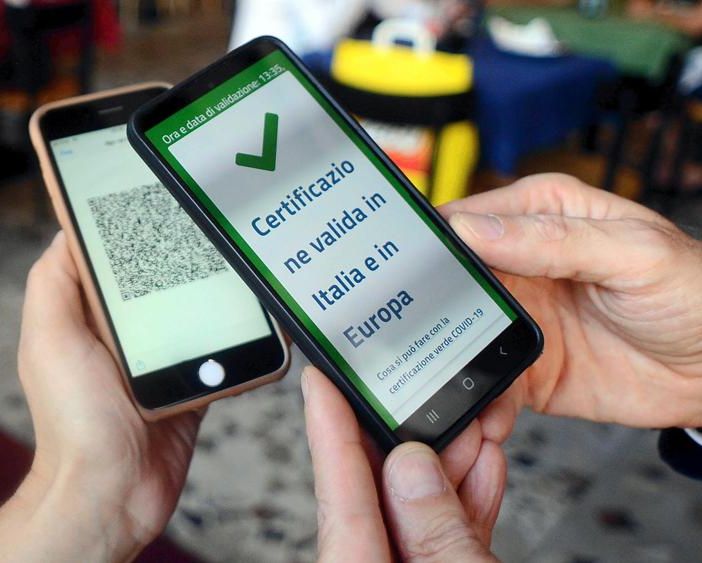 Un medico astigiano è stato arrestato per il rilascio di false certificazioni green pass [VIDEO]