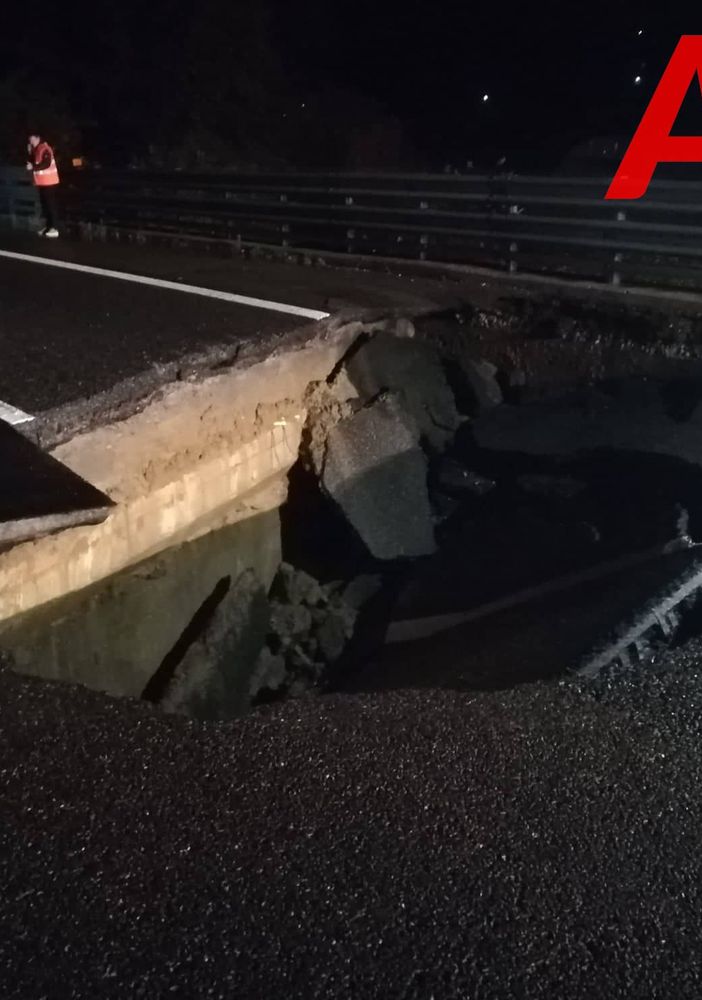 Voragine sul tratto astigiano dell’A21, autostrada chiusa in entrambi i sensi di marcia