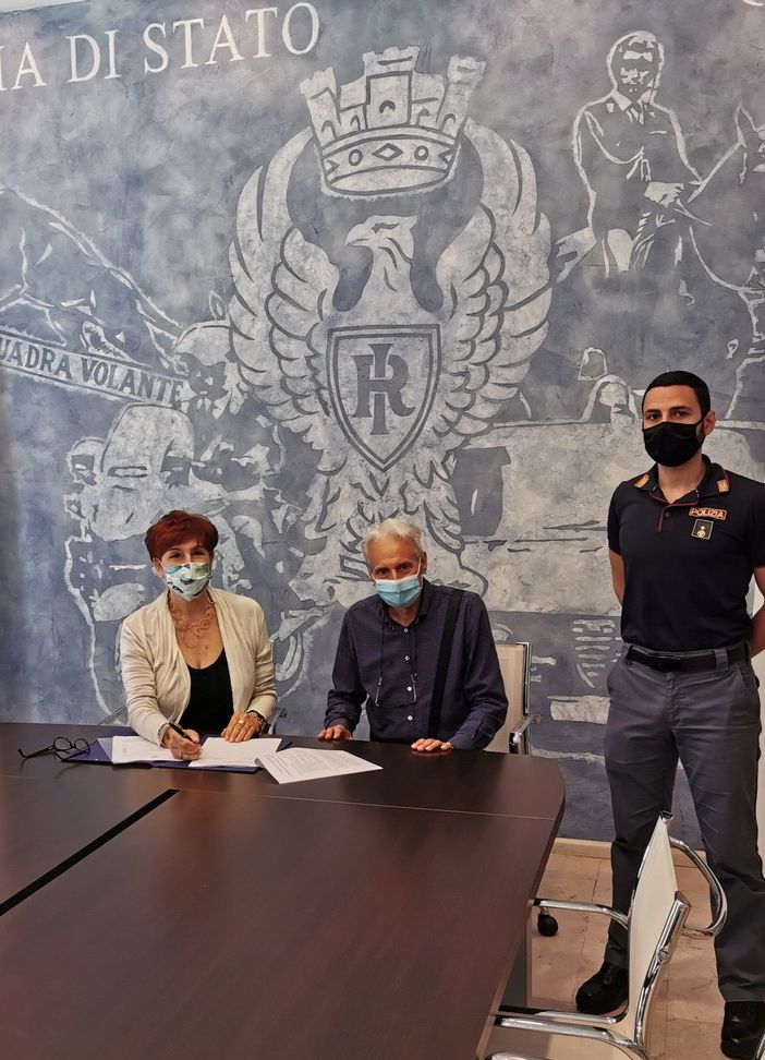 Nella foto, il questore di Asti Alessandra Faranda Cordella e il dottor Domenico Musto in rappresentanza dell'Asl AT Nella foto, il questore di Asti Alessandra Faranda Cordella e il dottor Domenico Musto in rappresentanza dell'Asl AT