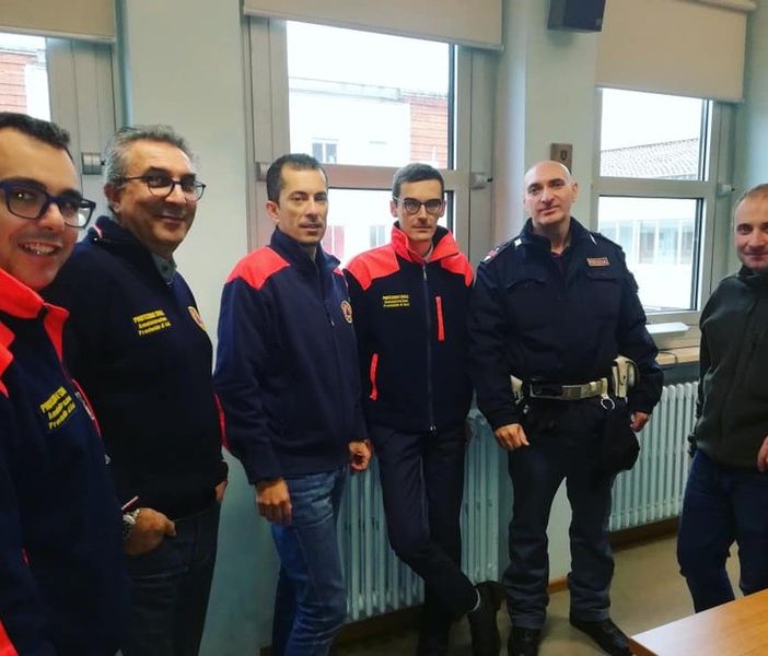 L'assessore regionale (nonché già sindaco di Canelli e presidente della Provincia di Asti) Marco Gabusi e il suo successore Paolo Lanfranco (entrambi al centro dell'immagine) ritratti nella sala operativa della Provincia di Asti L'assessore regionale (nonché già sindaco di Canelli e presidente della Provincia di Asti) Marco Gabusi e il suo successore Paolo Lanfranco (entrambi al centro dell'immagine) ritratti nella sala operativa della Provincia di Asti