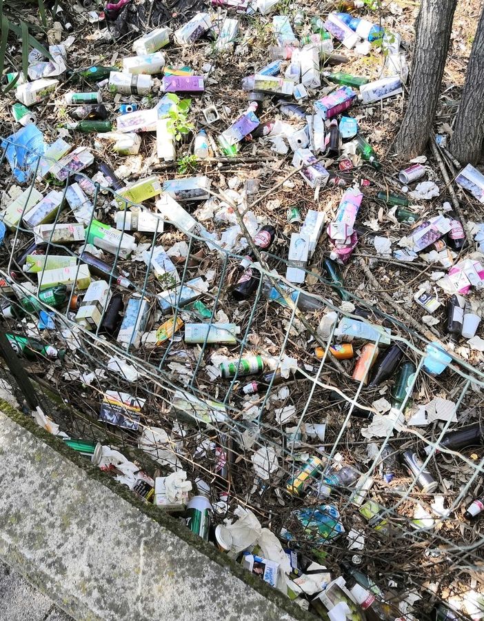 Asti: ecco un’ennesima discarica a cielo aperto, stavolta di vino in brik