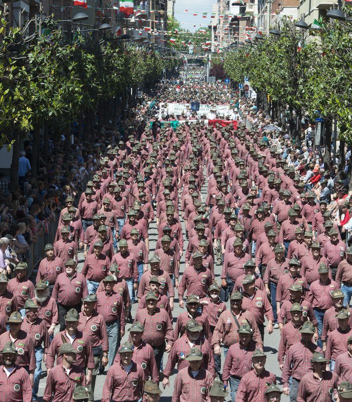 Adunata Nazionale Asti 2016 (Foto di Matto774 - Template:Marco Rolando Associazione Nazionale Alpini, CC BY-SA 4.0, https://commons.wikimedia.org/w/index.php?curid=54694393)