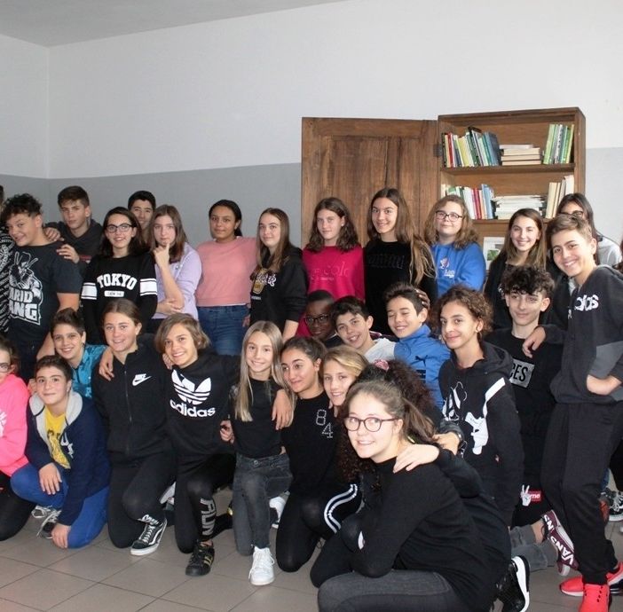 I ragazzi della scuola media all'inaugurazione