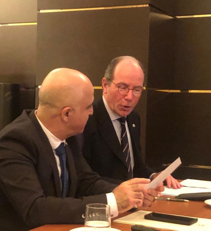 L'avv. Luigi Florio, già sindaco di Asti e presidente dell'associazione Italia Israele di Asti, con l'ambasciatore di Israele in Italia