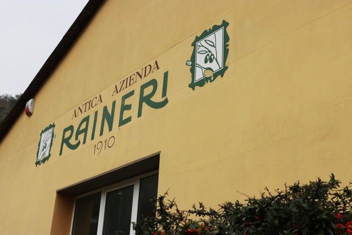 Olio Raineri sostiene la Dieta Mediterranea: testimonial non solo l’olio ma anche olive, tonno, pomodori, pesto e acciughe