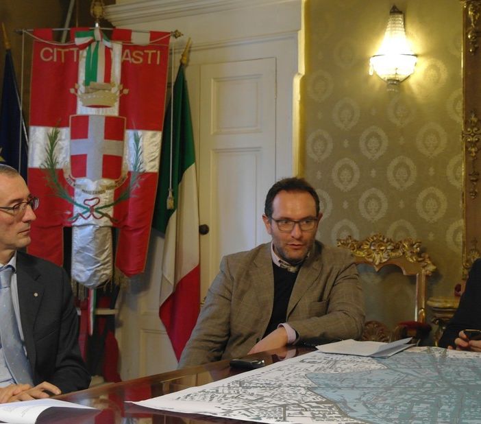 L'assore Berzano ritratto con il vice sindaco Coppo e il sindaco Rasero nel corso della conferenza stampa, del settembre scorso, relativa la &quot;domenica a piedi&quot;