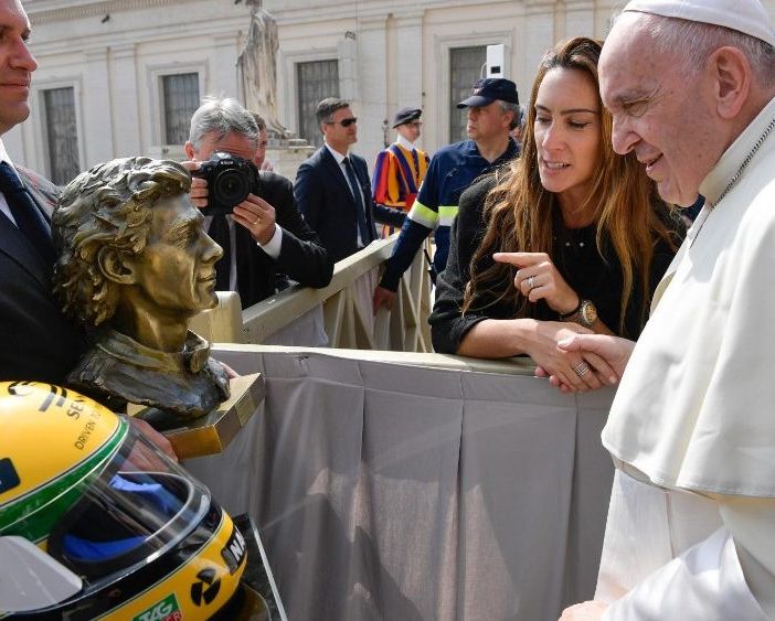 Bianca Senna ricevuta dal Papa dopo il grande successo della mostra astigiana