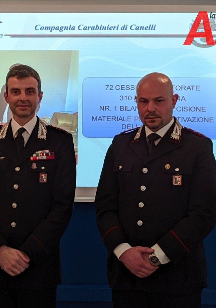 Il tenente colonnello Breda, comandante del Comando Provinciale di Asti (a sinistra), e il capitano Alessandro Caprio Il tenente colonnello Breda, comandante del Comando Provinciale di Asti (a sinistra), e il capitano Alessandro Caprio