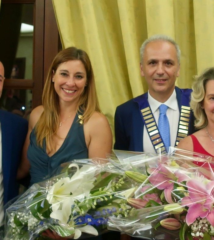 Nella foto, da sinistra: Paolo Pagliarino marito della PP Stefania Delsanto con il neo-presidente del Club Rotary Canelli-Nizza Monferrato Federico Braggio e la moglie Cinzia Braggio Soave.