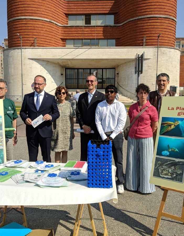 La presidente di Asp, Vincenzina Giaretti, tra il sindaco Rasero e l'assessore Berzano. Sulla destra, la funzionaria comunale Rita Vavalle e Flavio Gotta, responsabile comunicazione di Gaia