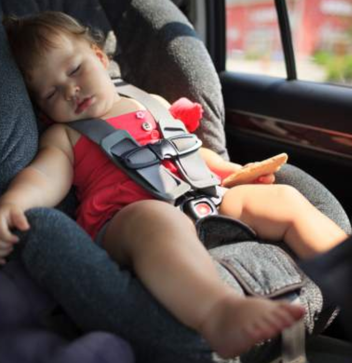Da oggi scatta, un po’ a sorpresa, l’obbligo di dispositivi “anti abbandono” per bimbi fino a 4 anni