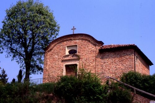 La chiesa di San Felice (immagine, di proprietà della Cassa di Risparmio di Asti, tratta dal sito Osservatorio del Paesaggio)