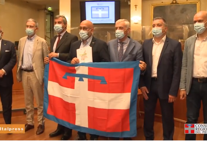 Un drapò per l'identità del Piemonte