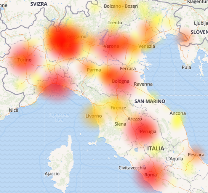 Gli screenshot, tratti dal sito downdetector.it, mostrano in tempo reale le aree in cui si stanno verificando disservizi