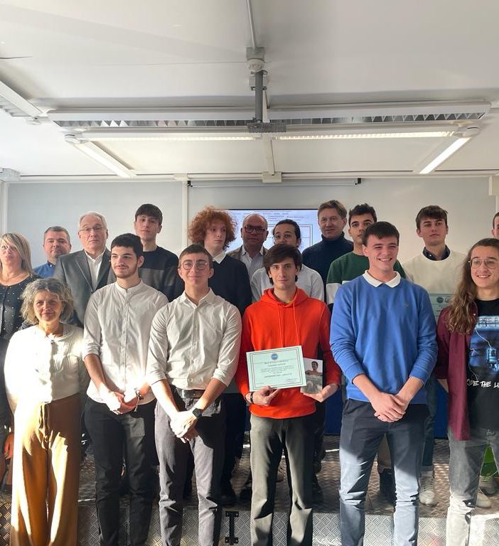 Consegnate le borse di studio ai ‘centisti’ della scuola Artom ed una in memoria di Edoardo Civitate (FOTO)