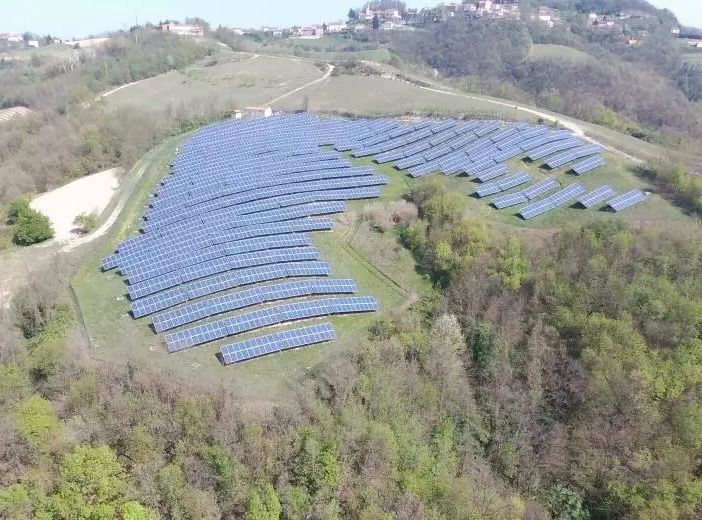 Fotovoltaico: il recupero delle ex aree industriali, estrattive e non solo, può essere molto conveniente